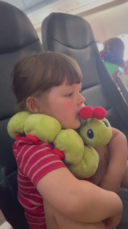A child using Calmee in an airplane seat